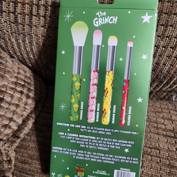The Grinch Makeup Brush Set 4pc Cosmetic Brushes Centric Beauty LLC - Picture 4 of 10